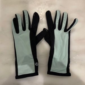 Perfect condition Lululemon women’s running gloves